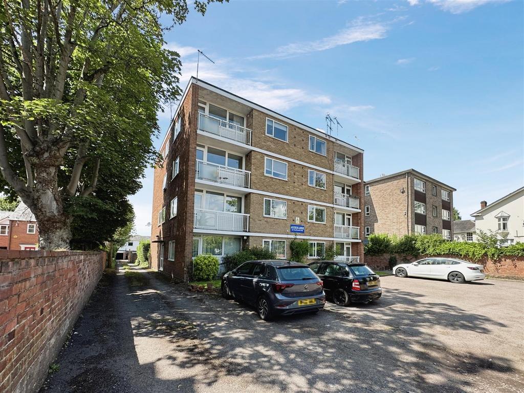 Alverne Lodge, Kenilworth Road, Leamington Spa 3 bed duplex for sale