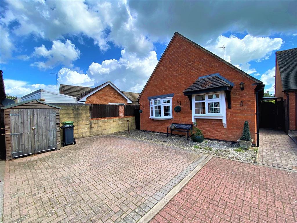 Red Lion Close, Southam 2 bed detached bungalow for sale £300,000