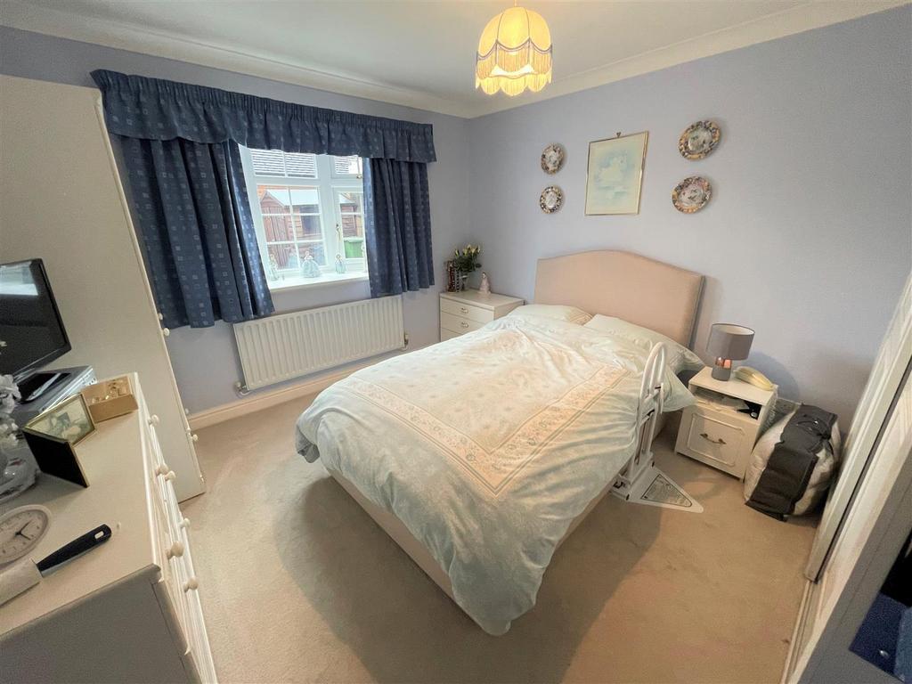 Bed1 (2).jpg