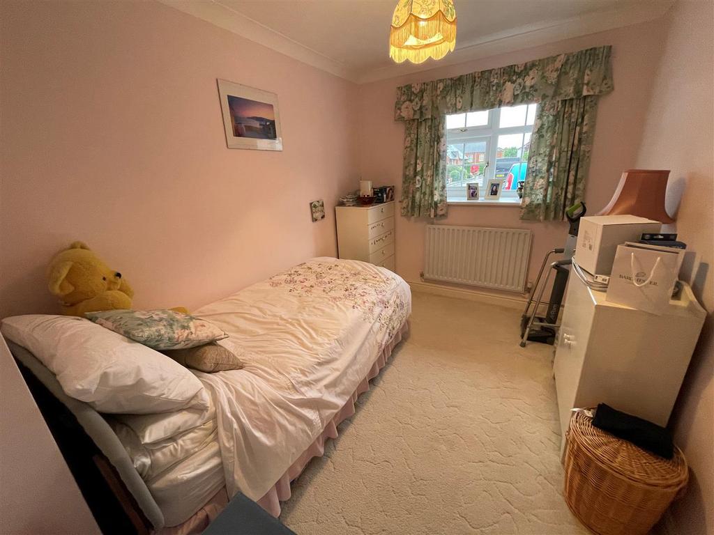 Bed2.jpg