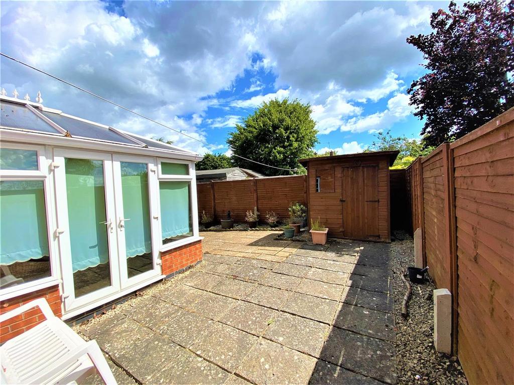 5 Red Lion Close Garden .jpg