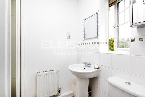 16b Tithe Close, London, NW7 2QD