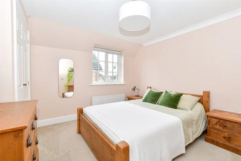 4 Ashdene Gardens, Ashington, Pulborough, RH20 3JA