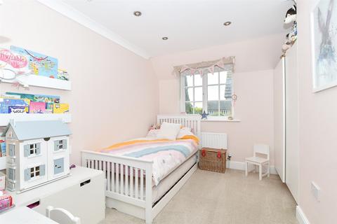 4 Ashdene Gardens, Ashington, Pulborough, RH20 3JA