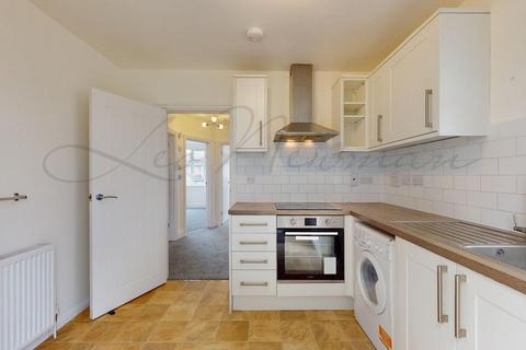 2 bedroom flat to rent, Windermere Court, Wewmbley, HA9