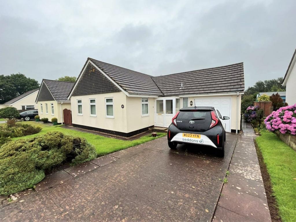 Lakelands Close, Witheridge, Tiverton, Devon, EX16 3 bed bungalow for