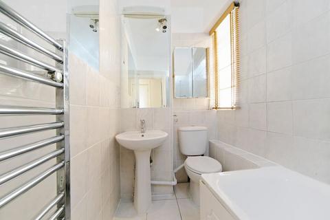 Studio to rent, Sloane Avenue, London SW3