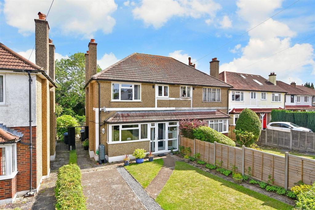 Ridgemount Avenue, Coulsdon, Surrey 3 bed semidetached house for sale £500,000