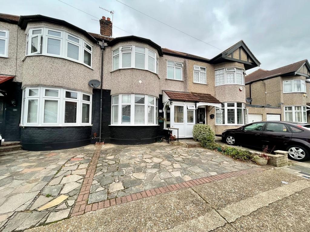 Parkside Avenue, Romford 4 bed terraced house for sale £500,000