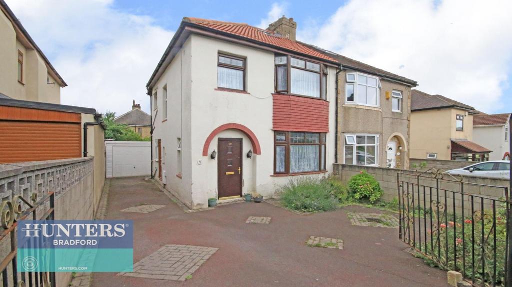 Hilton Road, Bradford 3 bed semidetached house for sale £220,000