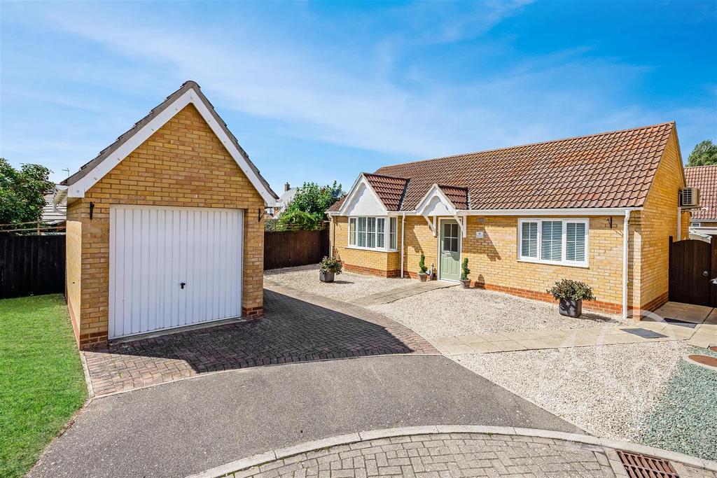 Game Close, Great Cornard 2 bed detached bungalow for sale £375,000