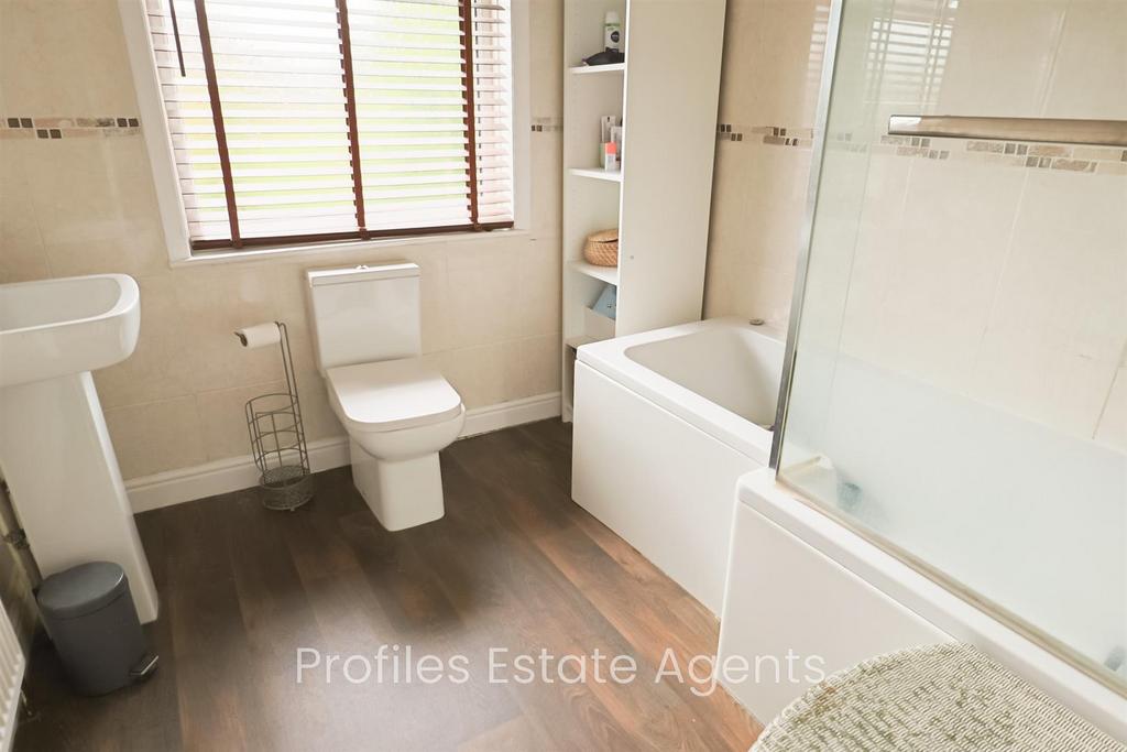 Modern bathroom (rear)