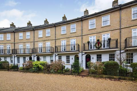 4 bedroom terraced house to rent, Sovereign Crescent, Lexden, Colchester, CO3