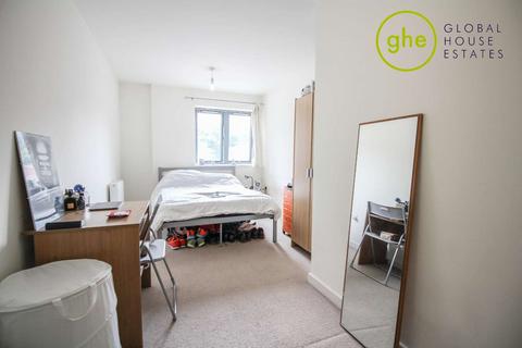 3 bedroom flat to rent, 36C English Street, Bow, London