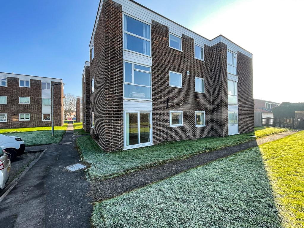 28 Crest Ct - Front