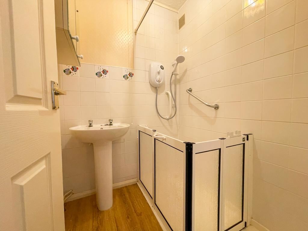 28 Crest Ct - Shower