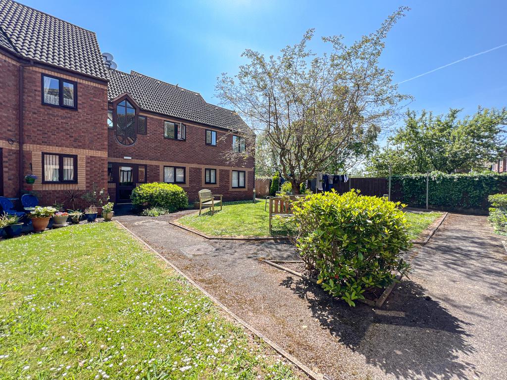 12 Jamieson Court - garden (2)-2