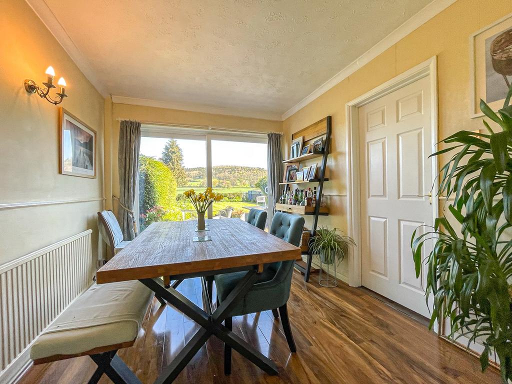 58 Glebe Close   Dining room