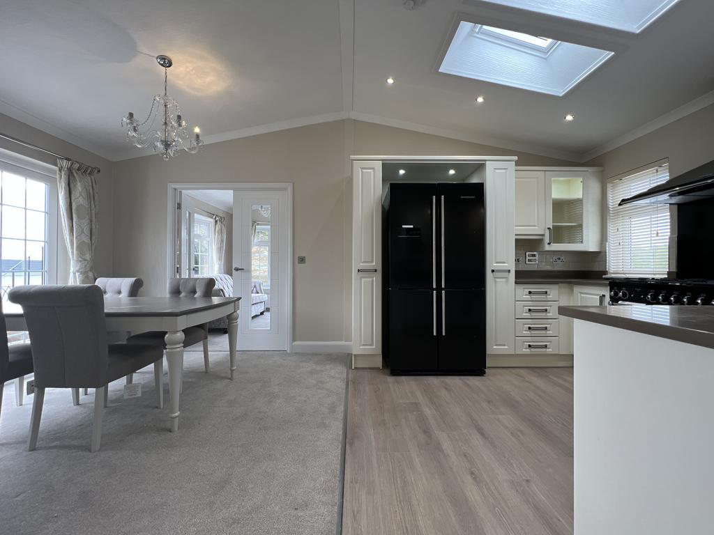 Kitchen diner (2)