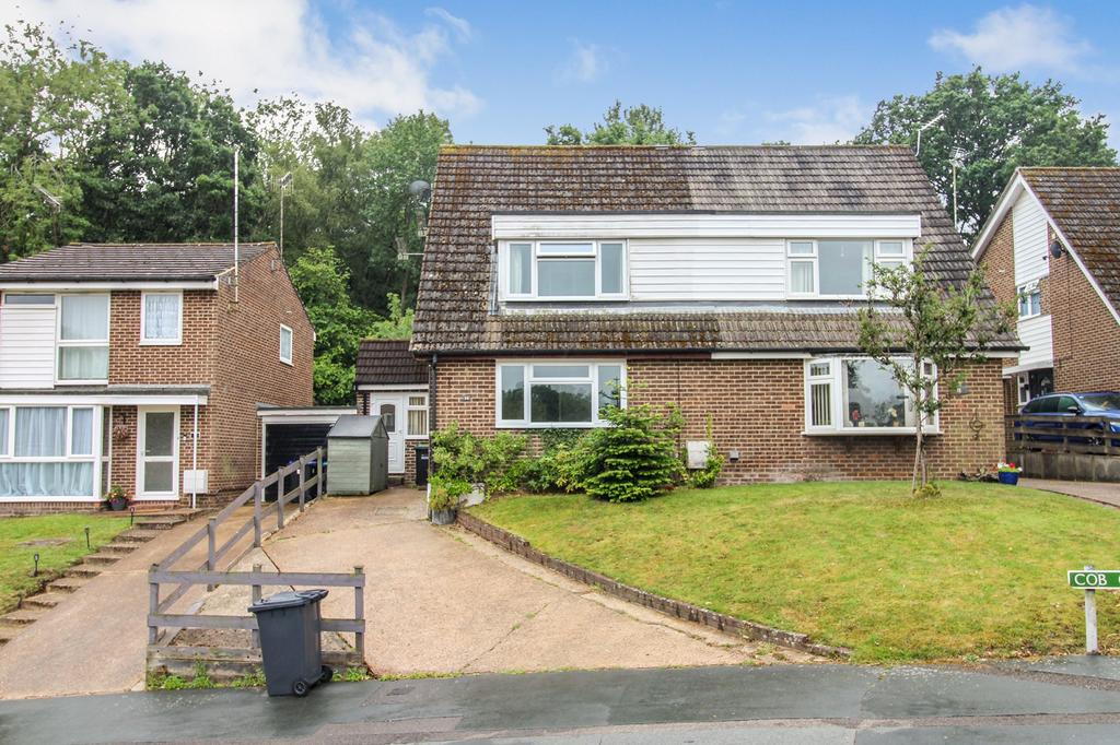 Cob Close, Crawley Down, Crawley, West Sussex. RH10 4EX 4 bed semidetached house for sale £