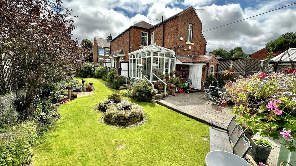 Church Street, Darton, Barnsley, S75 3 bed detached house £335,000