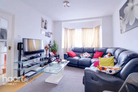 4 bedroom semi-detached house for sale, Wembley Triangle