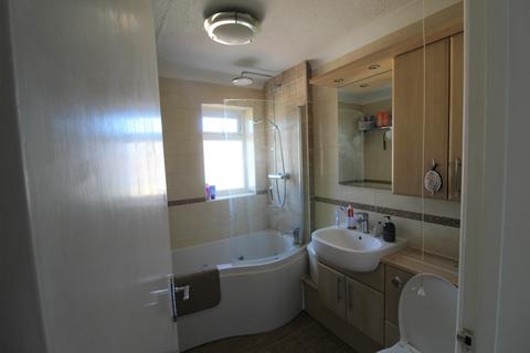 2 bedroom flat to rent, Fairmile Road, Christchurch, BH23