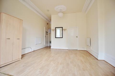 Studio to rent, Torrington Park, North Finchley N12