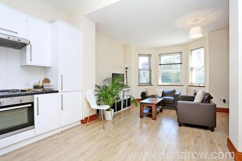 3 bedroom flat for sale, Gordon Road, London, W5