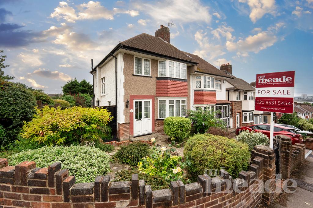 Heriot Avenue, Chingford, E4 3 bed semidetached house £525,000