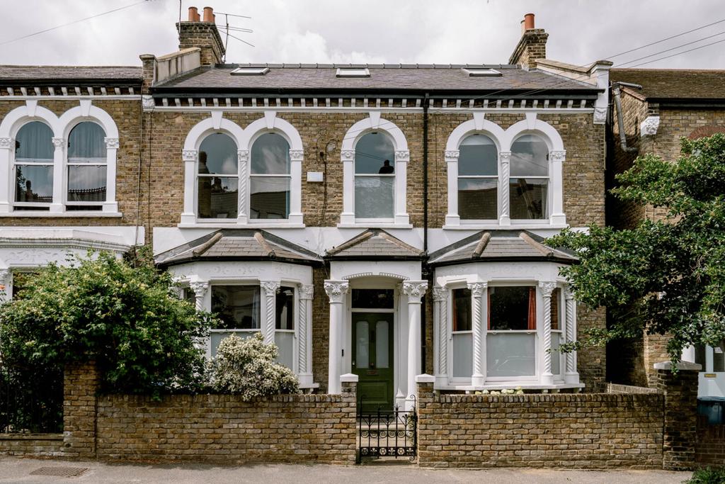Bushey Hill Road, London SE5 6 bed semidetached house for sale £