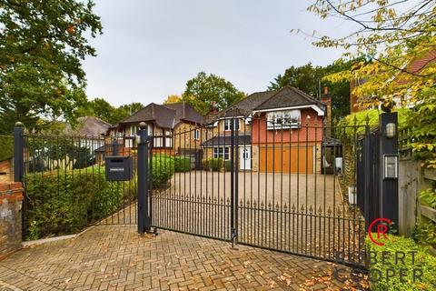 6 bedroom detached house to rent, Northgate, Northwood, HA6