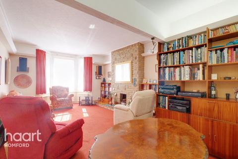 17 Erroll Road, Romford, RM1 3DJ