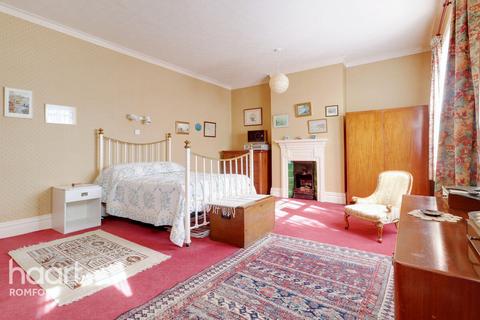 17 Erroll Road, Romford, RM1 3DJ