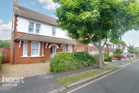 17 Erroll Road, Romford, RM1 3DJ