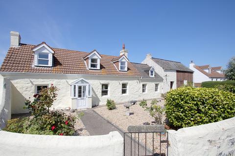 4 bedroom property for sale - Rue des Crabbes, St Saviour's, Guernsey, GY7