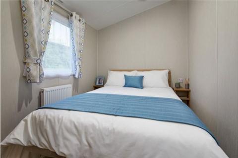 2 bedroom static caravan for sale, Seaview Avenue, West Mersea CO5