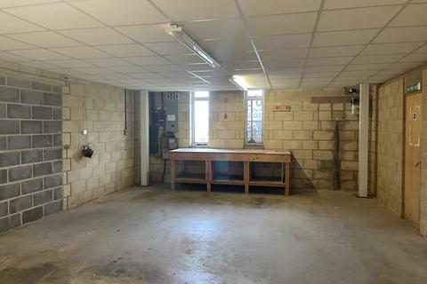 Industrial unit to rent, Unit 4 Tetbury Industrial Estate, Cirencester Road, Tetbury, GL8 8EZ