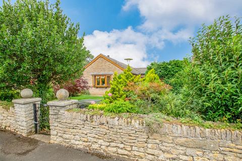 3 bedroom detached bungalow for sale, Arkell Avenue, Carterton, Oxfordshire, OX18