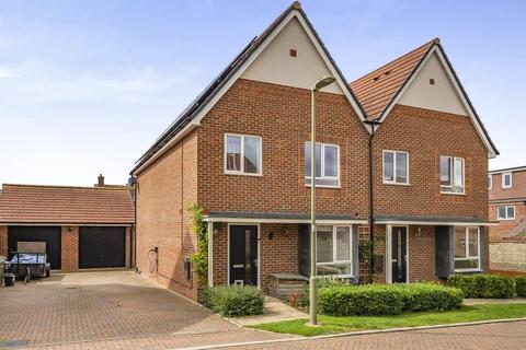 6 Bartone Place, Thame, OX9 3ED