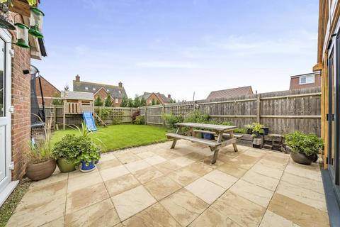 6 Bartone Place, Thame, OX9 3ED