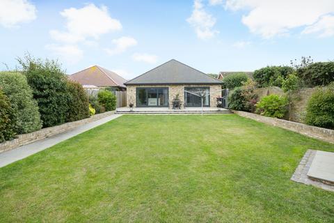 4 bedroom detached bungalow for sale - Fitzroy Avenue, Broadstairs, CT10