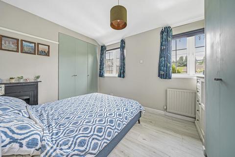 4 Redan Terrace, London, SE5 9DY