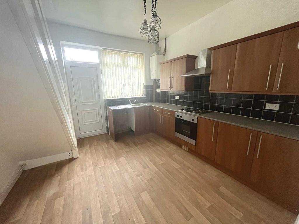 Church Street, Dukinfield 2 bed terraced house £725 pcm (£167 pw)