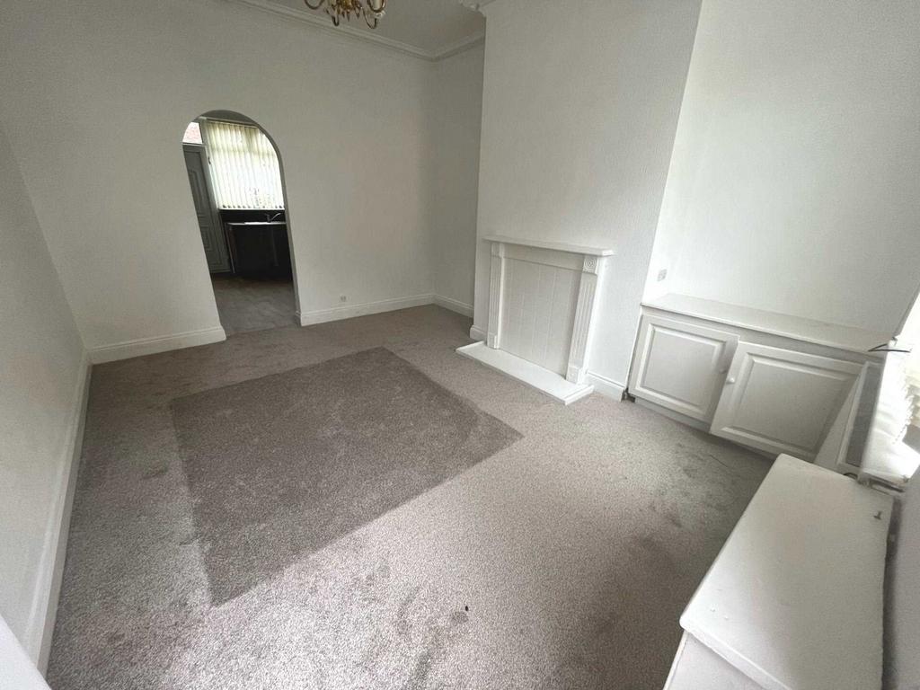 Church Street, Dukinfield 2 bed terraced house £725 pcm (£167 pw)