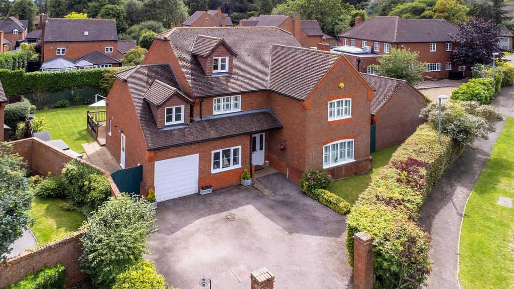 Chestnut Avenue, Bromham, Bedford MK43 8GD 6 bed detached house for sale £900,000