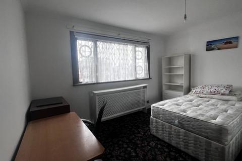 House share to rent, Staverton Road, Willesden Green, NW2