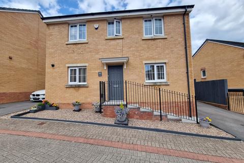 3 bedroom detached house for sale, White Farm, Barry