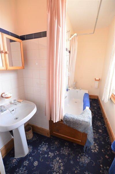 En-suite bathroom