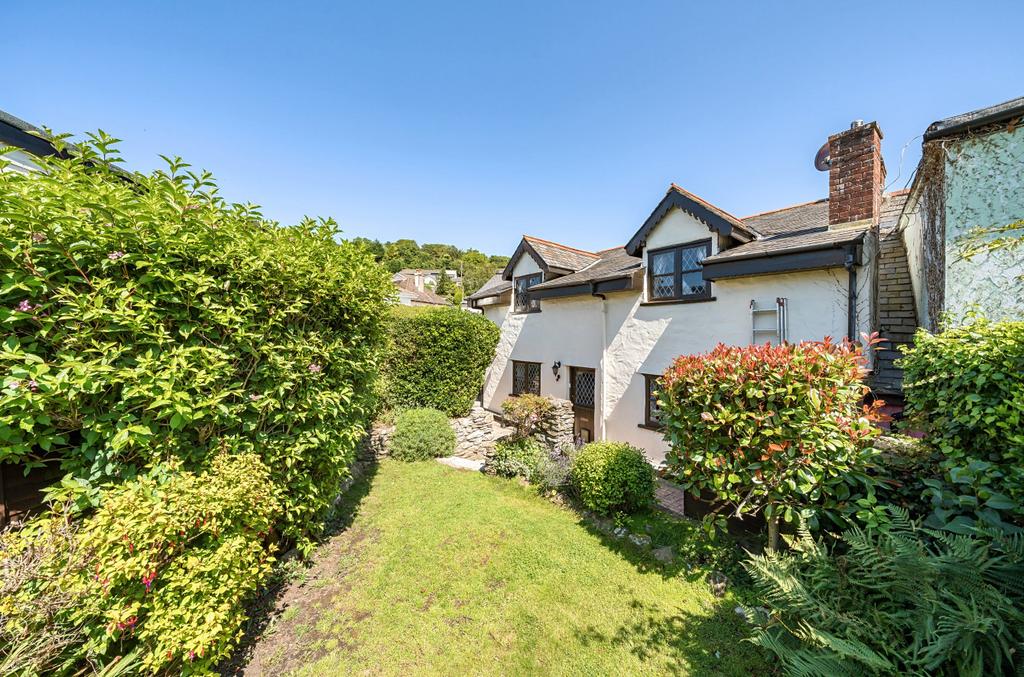 Church Street, Combe Martin, Devon, EX34 3 bed end of